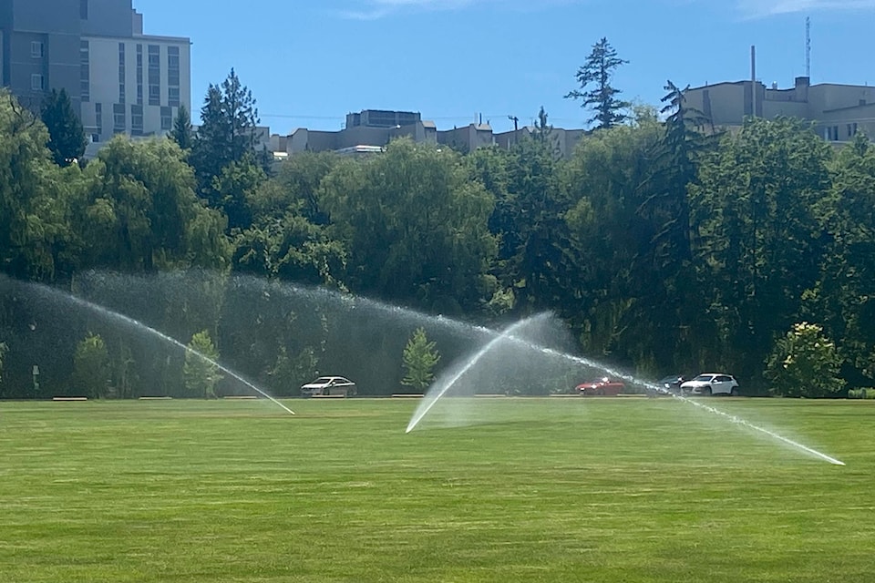 25684358_web1_210701-VMS-heat-wave-WRAP-sprinklers_1