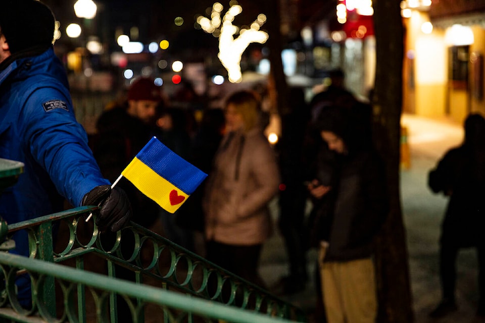 28379677_web1_220310-RTR-ukraine-vigil--pics_2