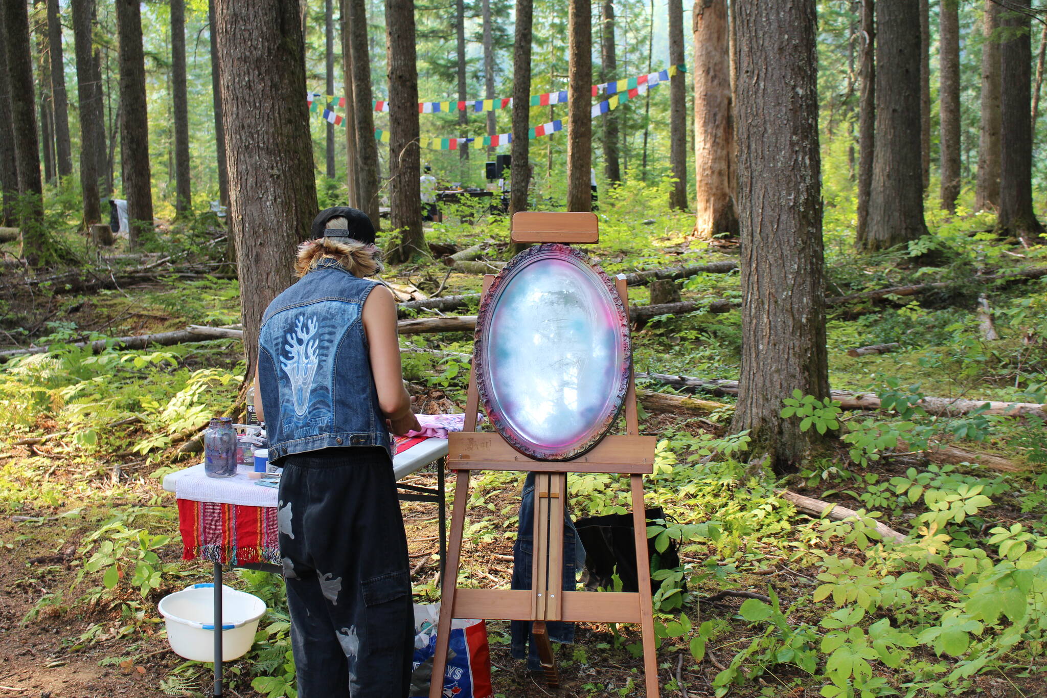 Vinny Fowler paints on the trail. (Zachary Delaney)