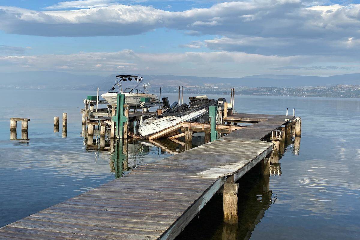 Burnt boat on Okanagan Lake. (Jen Zielinski/ Black Press Media)