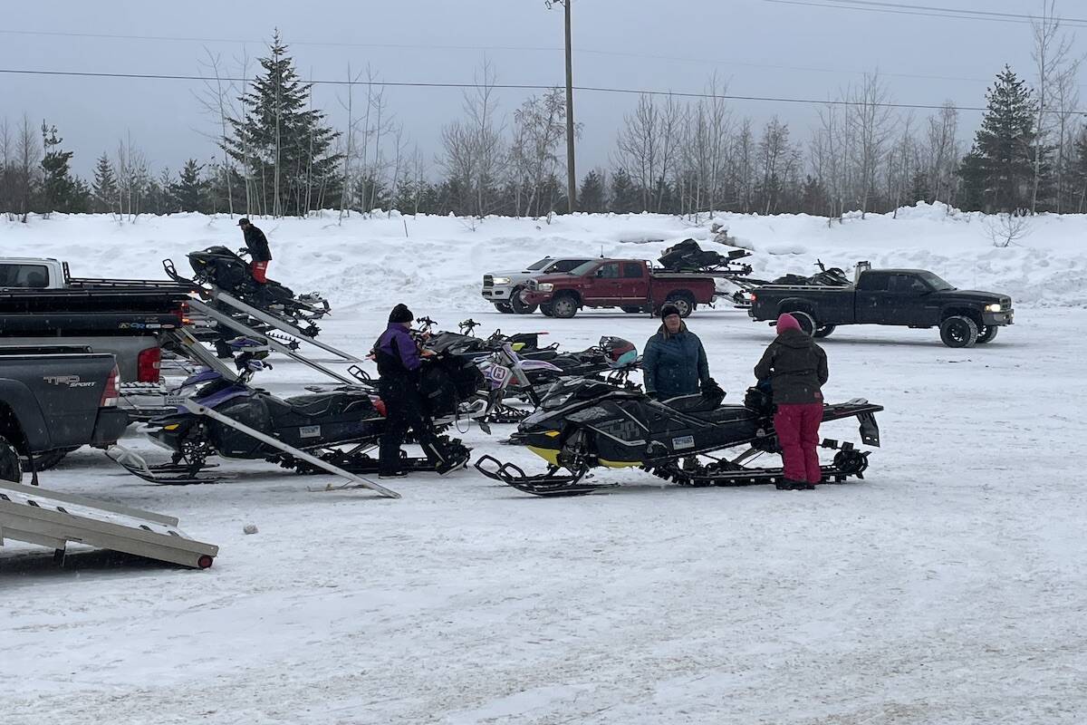 Riders unload their sleds from their sled decks in the parking lot. (Zachary Delaney/Revelstoke Review)