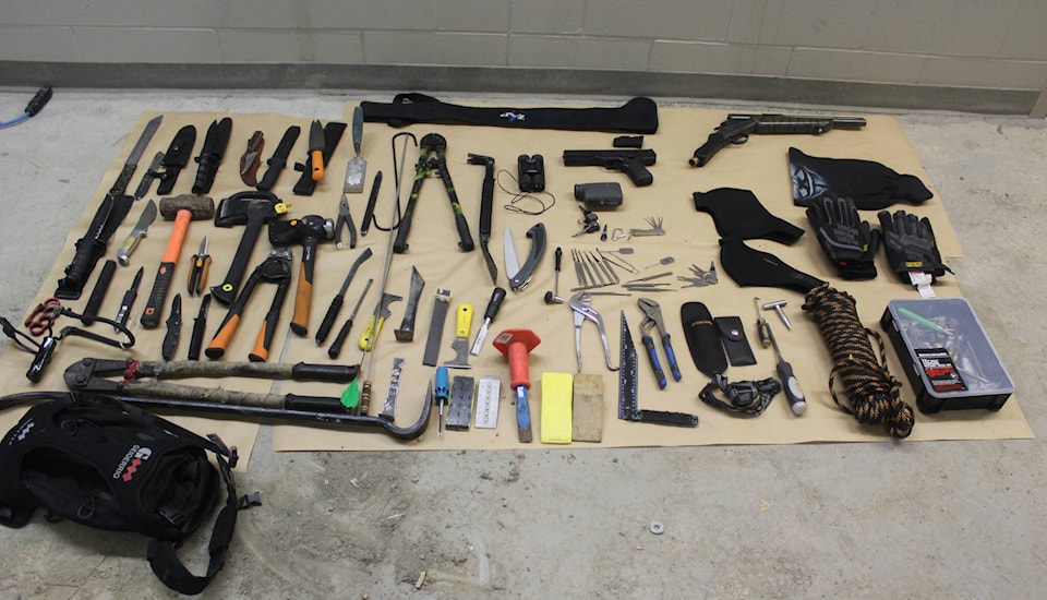 31695068_web1_230202-GOS-Weapons-seized-GOS_2