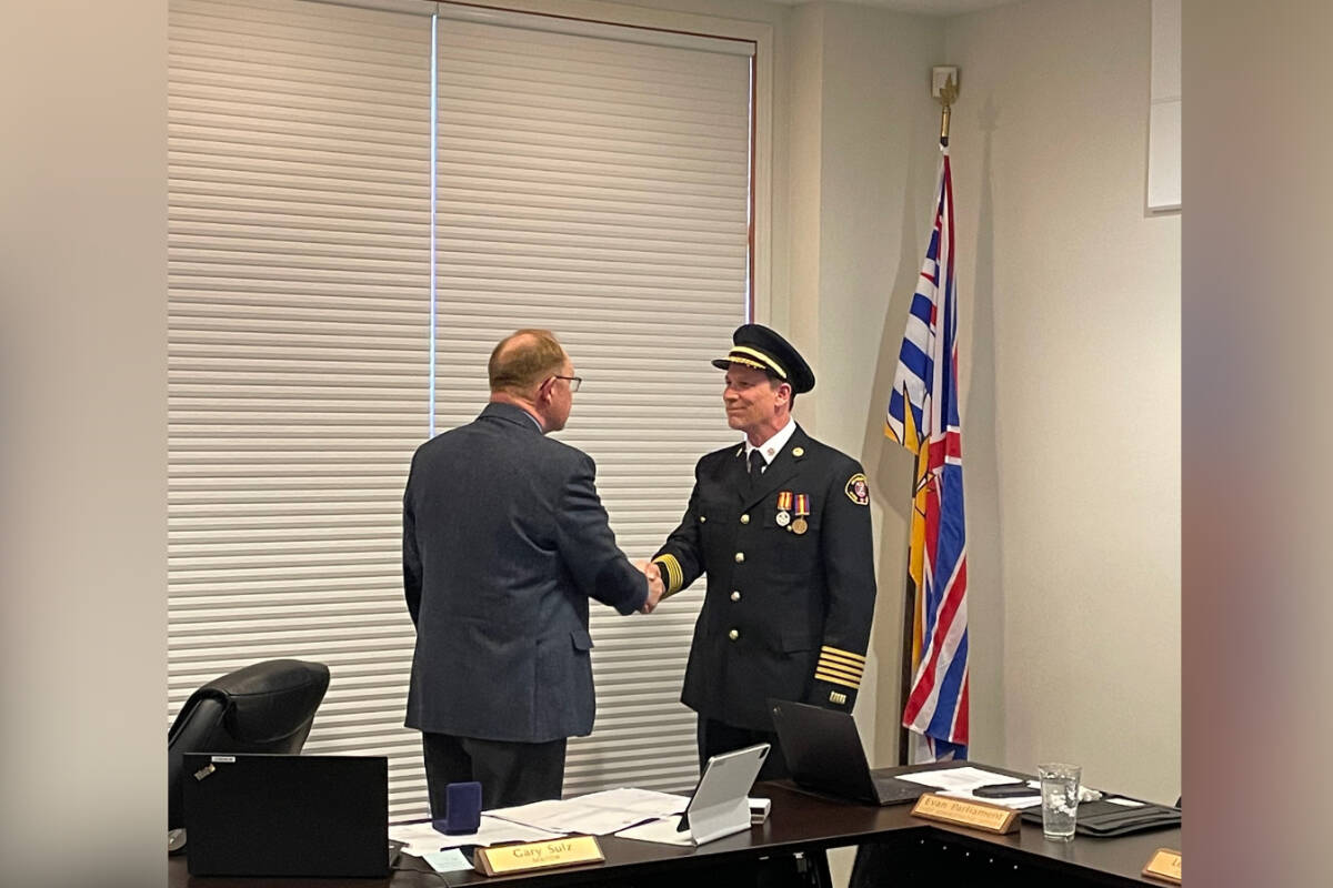 Mayor Gary Sulz and Fire Chief Steven DeRousie on Mar. 14. (City of Revelstoke Facebook)