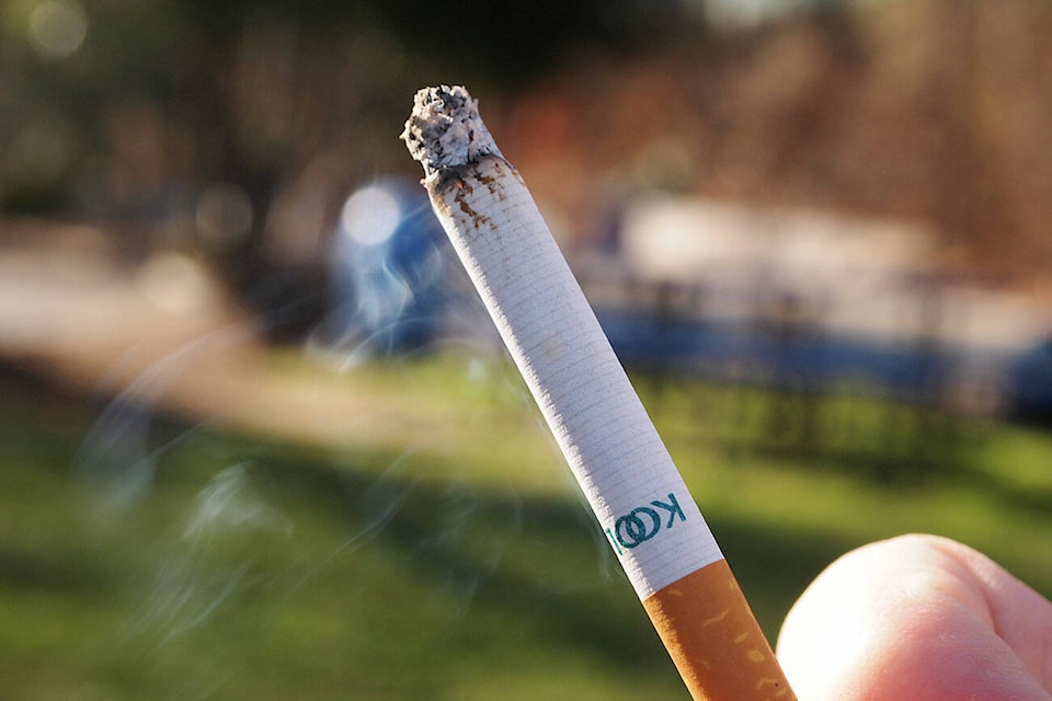 32197490_web1_Cigarette-T