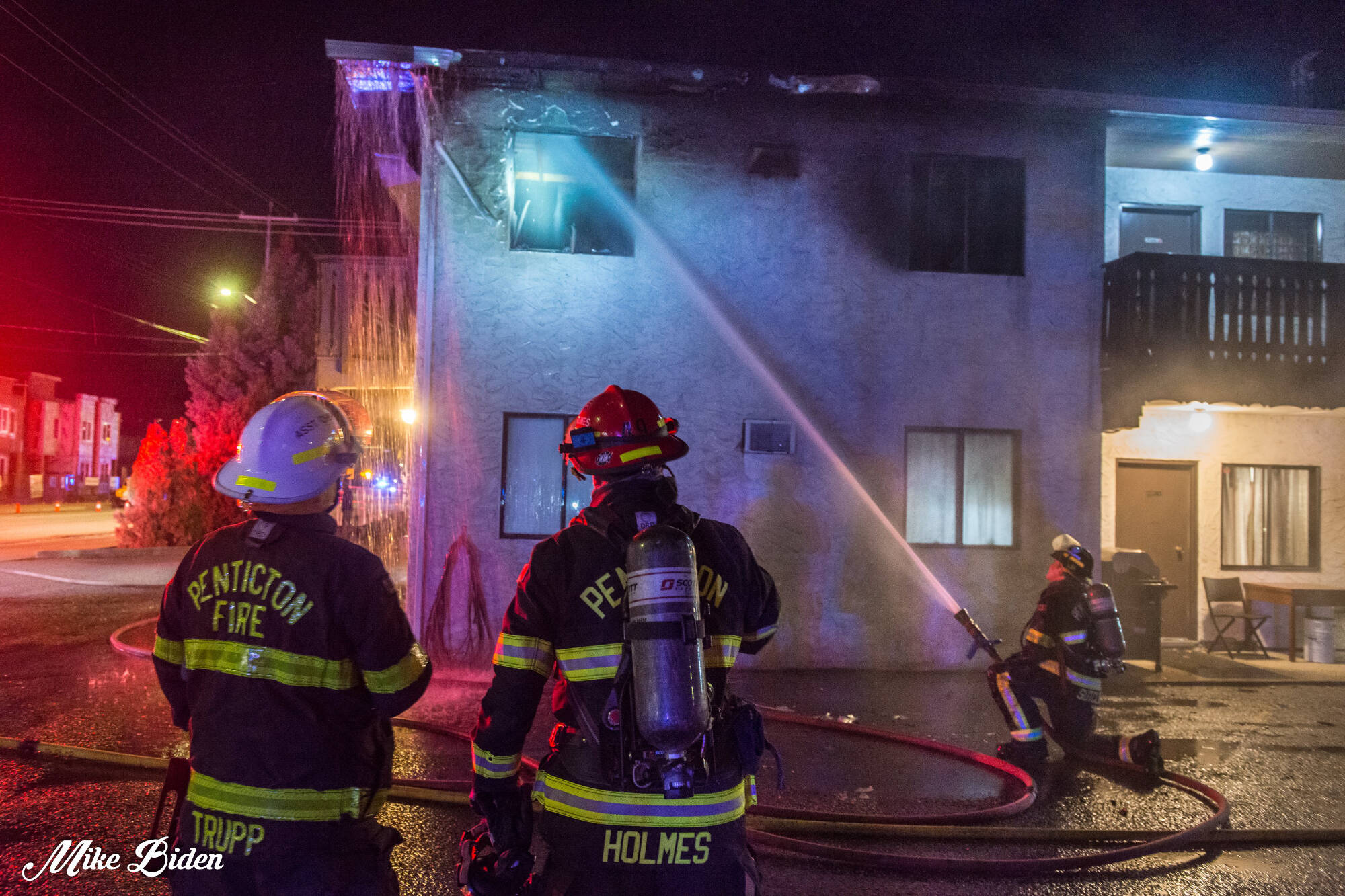 Penticton firefighters were able to contain a fire at the Black Forest Motel to one unit. (Mike Biden photo)
