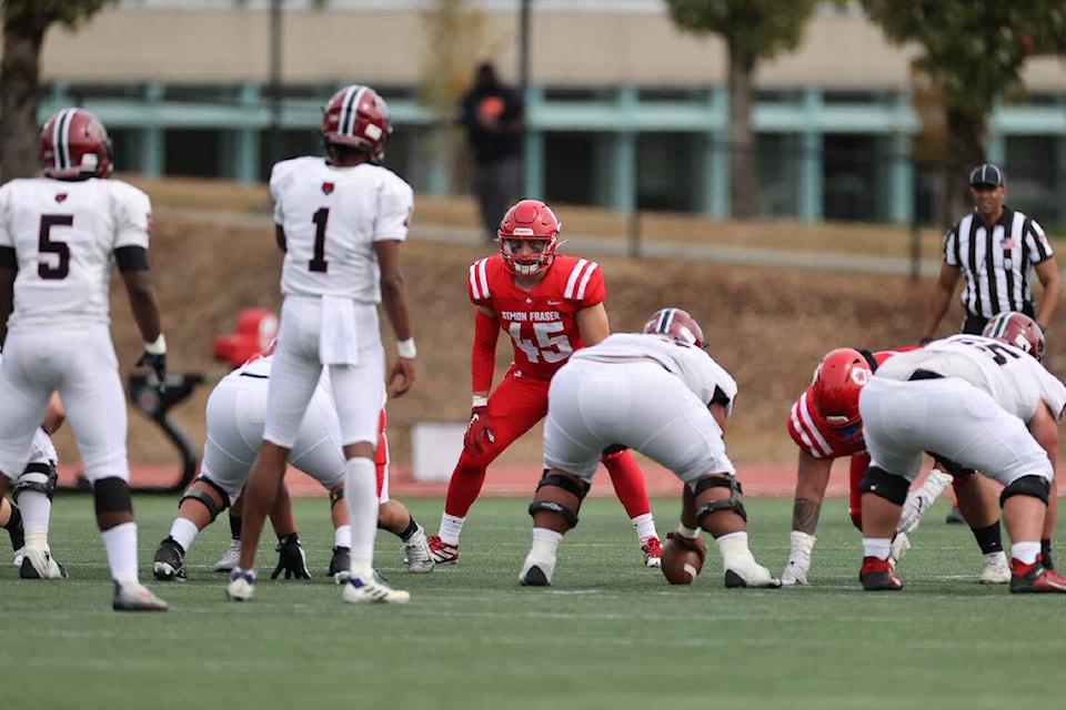 32358939_web1_230413-VMS-sfu-football-vernon-INGENHAAG_1