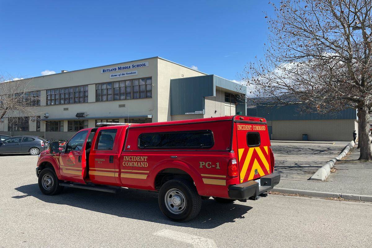 Fire crews on scene of Rutland Middle School. (Jordy Cunningham/ Kelowna Capital News)
