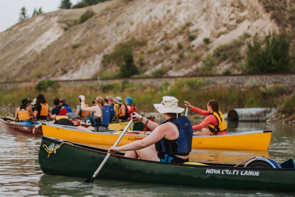 32560968_web1_230504-GOS-Paddling_1