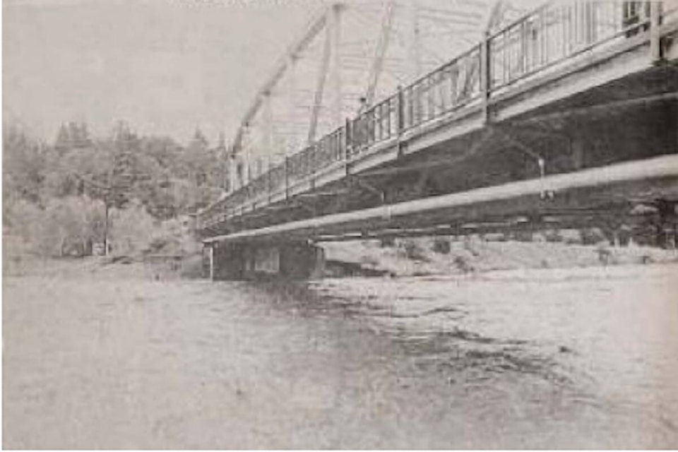 32702856_web1_230518-RTR-FLOODS-cover_1