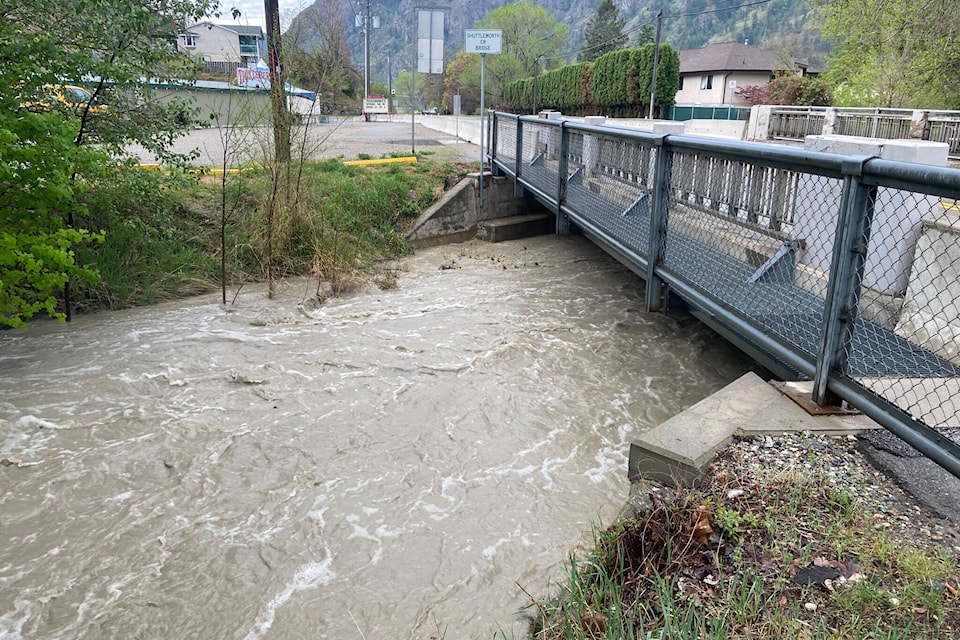 32710082_web1_230511-SUM-RDOS-Sandbags_1