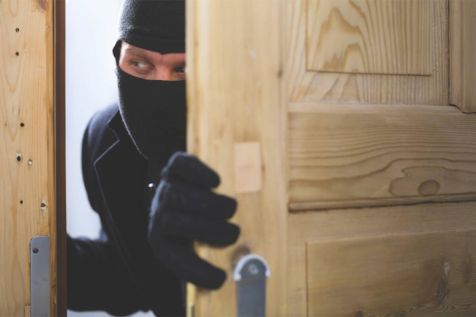 32863059_web1_break-in