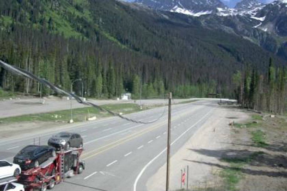 32885197_web1_230608-RTR-ROAD-DELAY--pic_1
