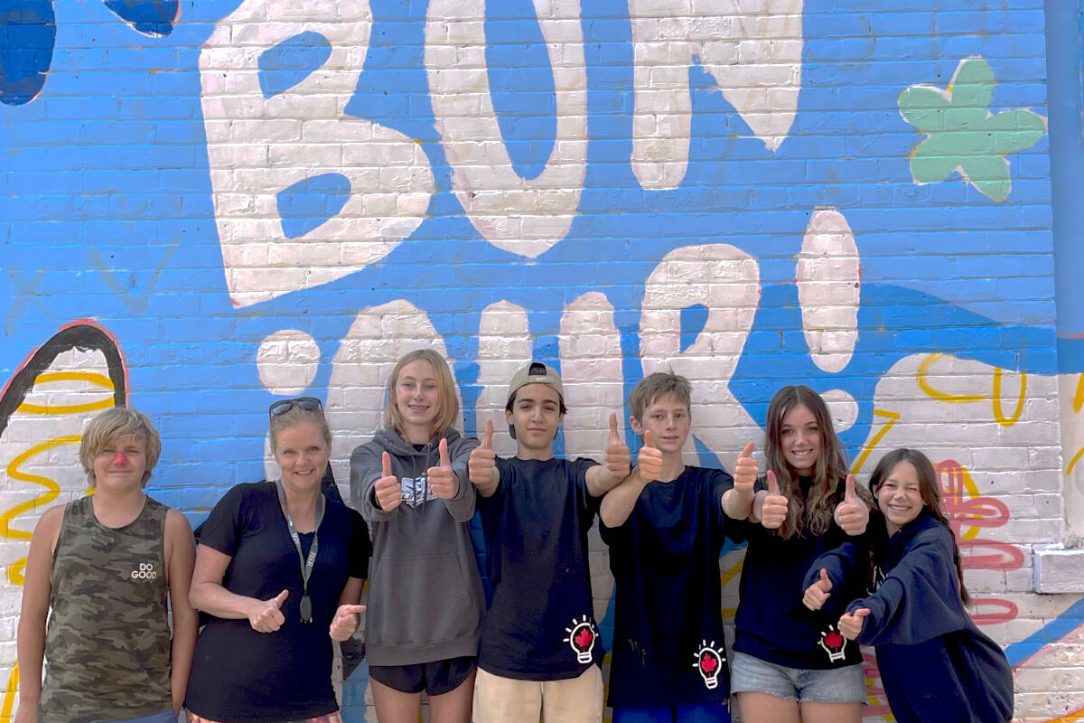 Kamloops students in front of their newly created mural. (Contributed by Turbo Bambi)