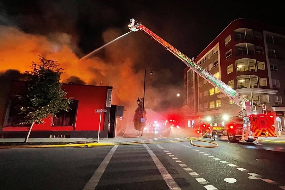 33204789_web1_230706-VMS-downtown-fire_1