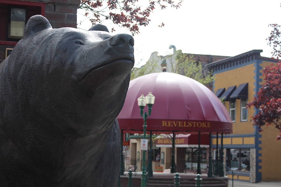 33301551_web1_220602-RTR-grizzly-plaza-pic_1