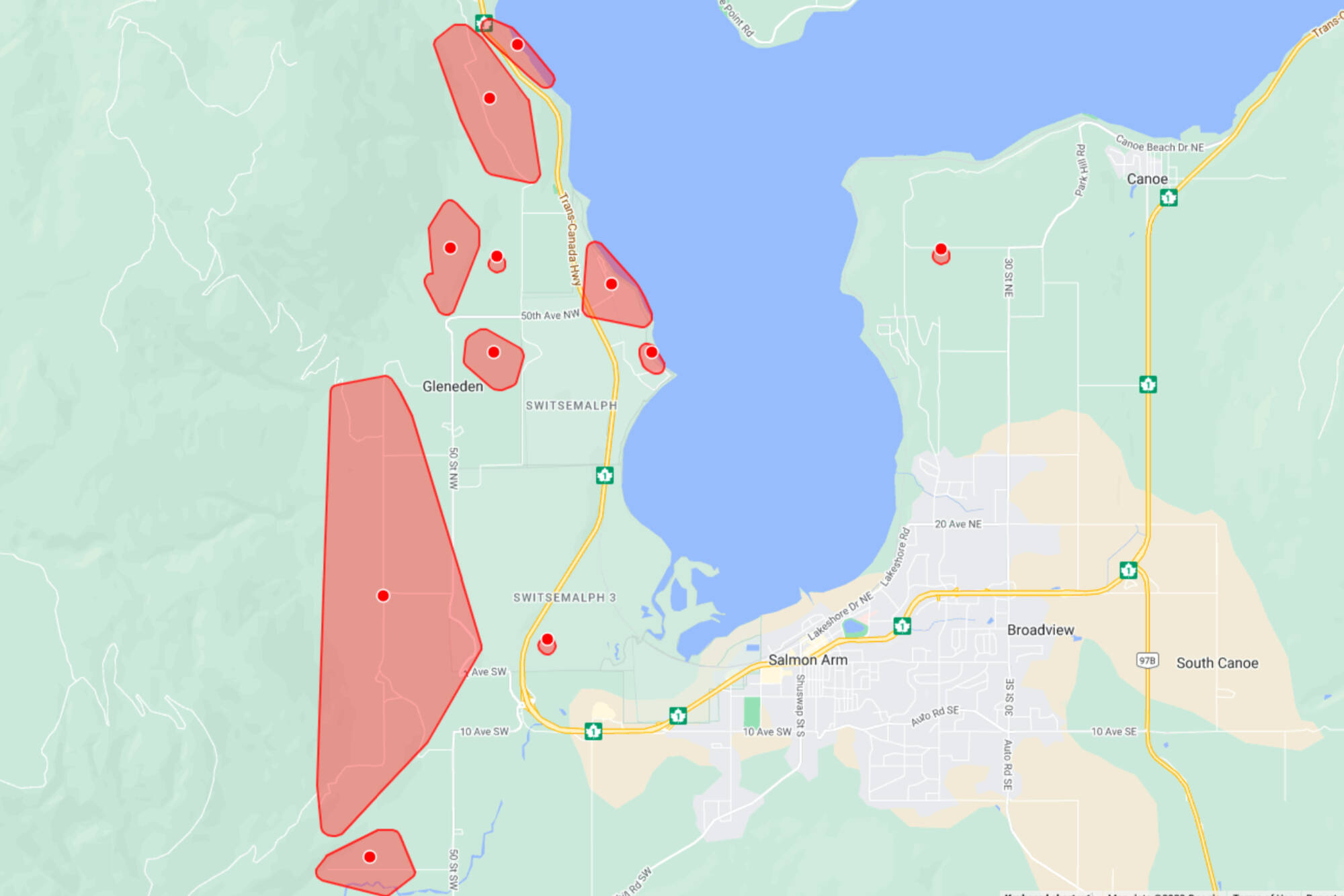 The map shows the nearly 400 customers in northwest and southwest Salmon Arm without power after a Monday, July 24 storm. (BC Hydro)