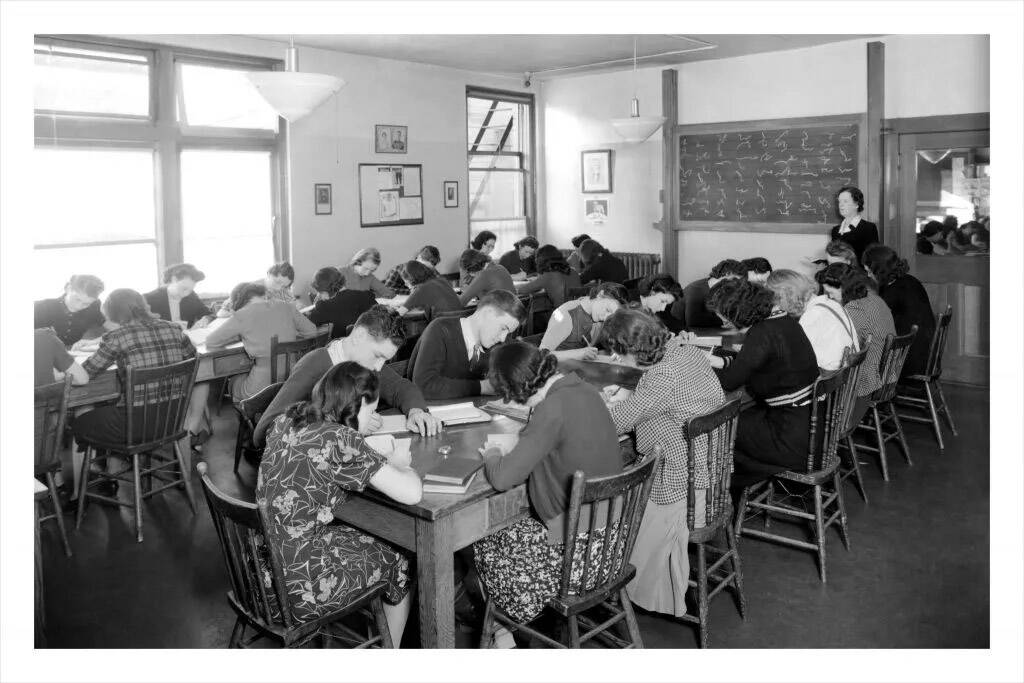Students in a Sprott Shaw College classroom in the 1950s. (sprottshaw.com)
