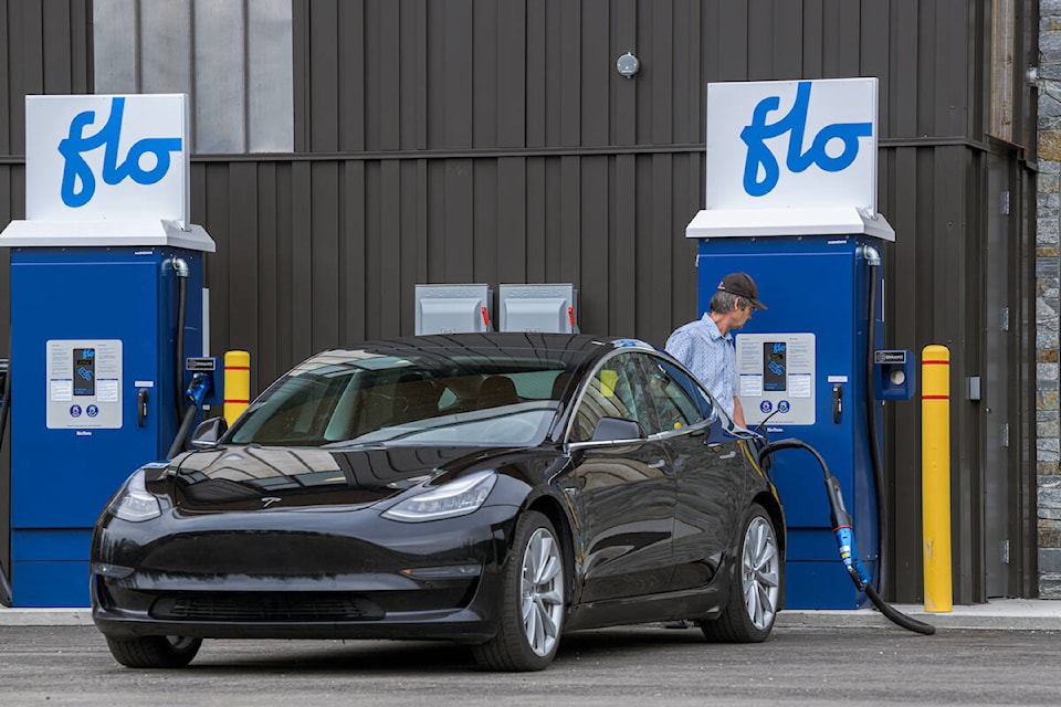 33565980_web1_230817-KCN-Big-White-chargers-_1