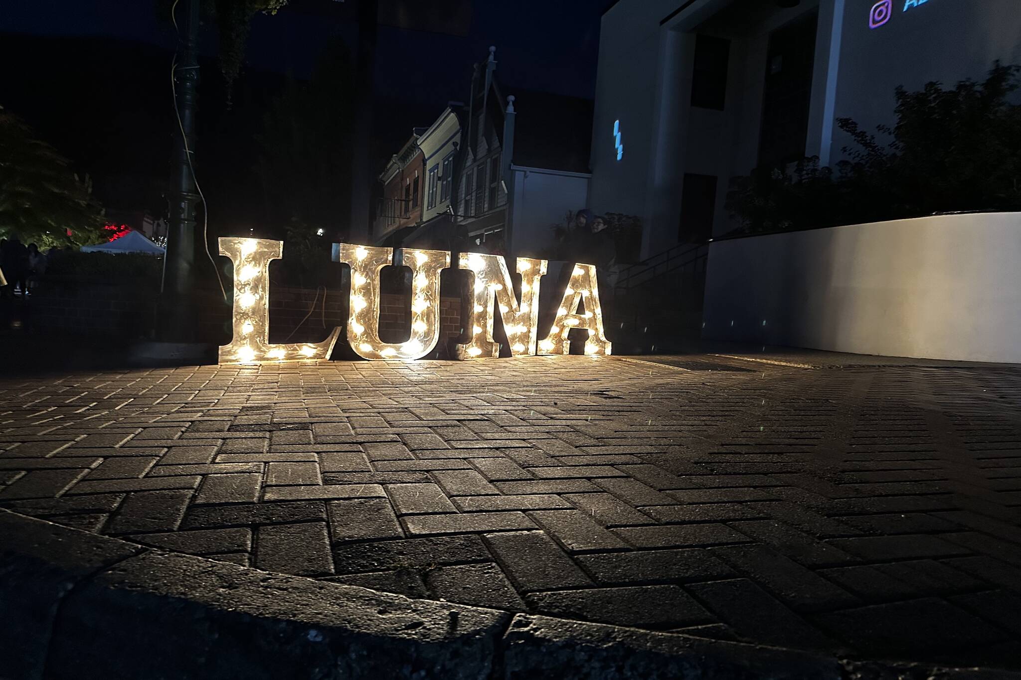 34000505_web1_230928-RTR-LUNA-PHOTOS_8