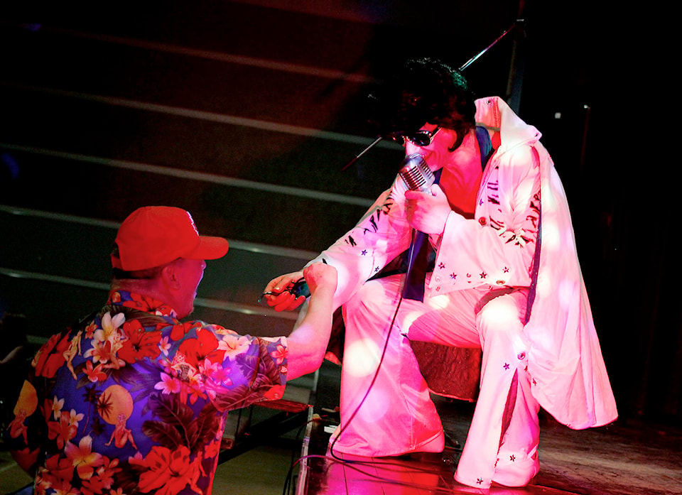15999124_web1_Elvis-and-wade