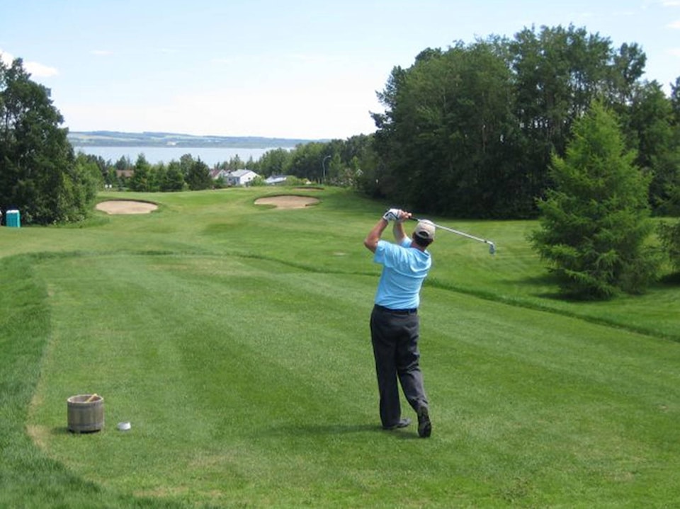 21512349_web1_200504-RIM-gulllakegolfcourse_1