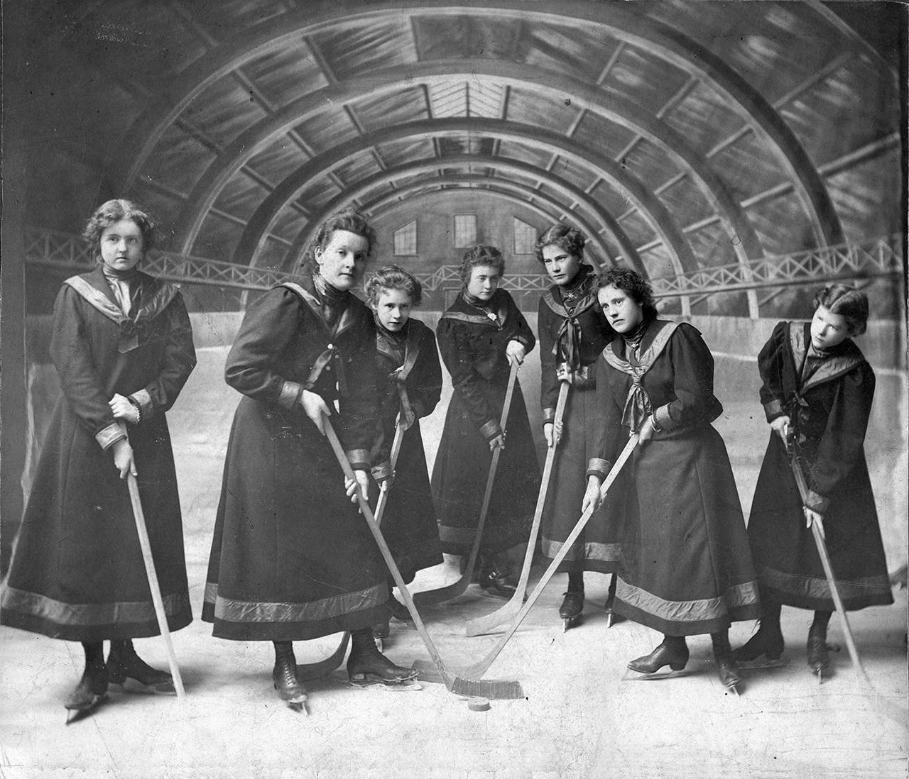 10074827_web1_180111-TRL-M-Ladies-Hockey2