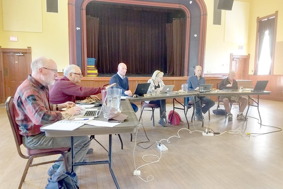 11579462_web1_180426-TRL-council1