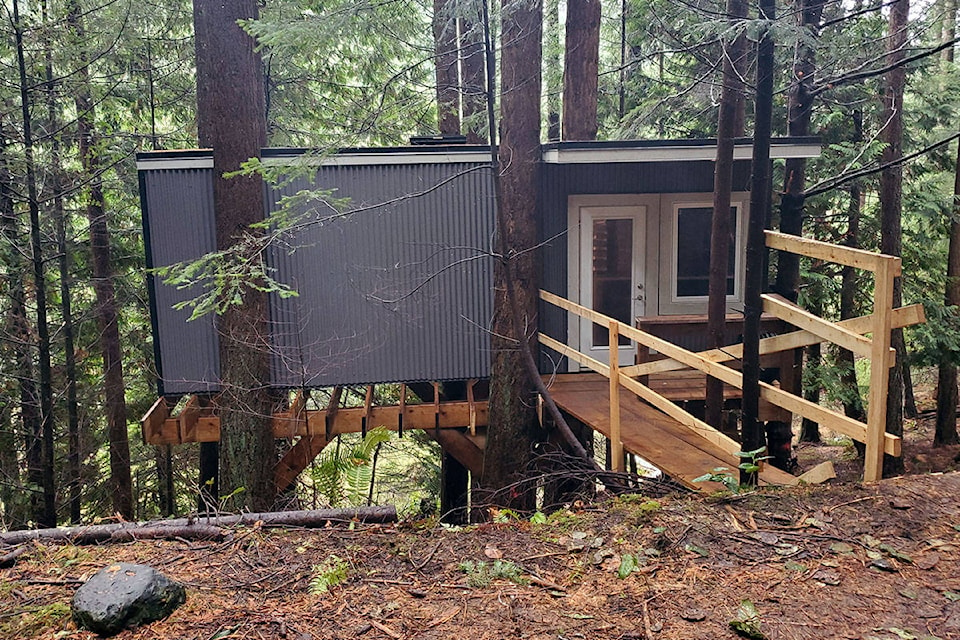The completed treehouse on Mayne Island built by a handful of Parksville businesses as part of a Children’s Wish initiative for eleven-year old Kai Hennessey. (Courtesy of Kevin Hennessey)
