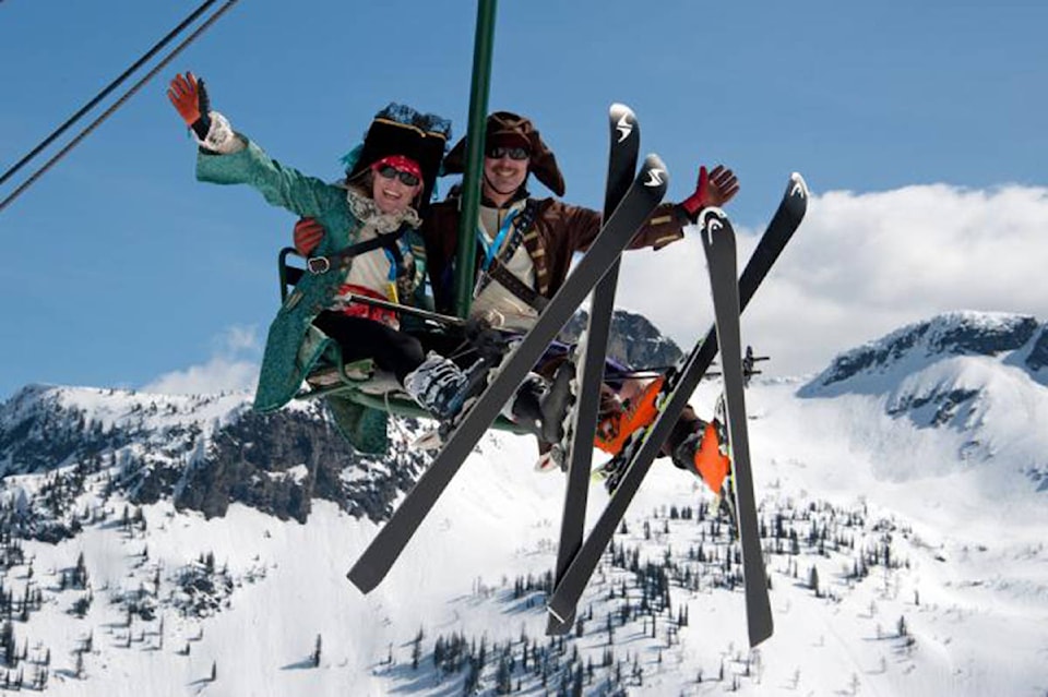 20400191_web1_200206-TRL-skied-dating-skidate_1