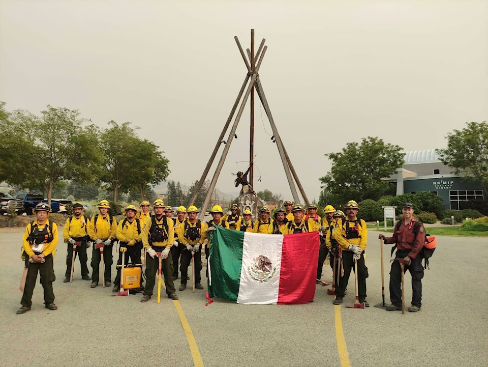 26082248_web1_210710-TDT-Mexico-firefighters_2