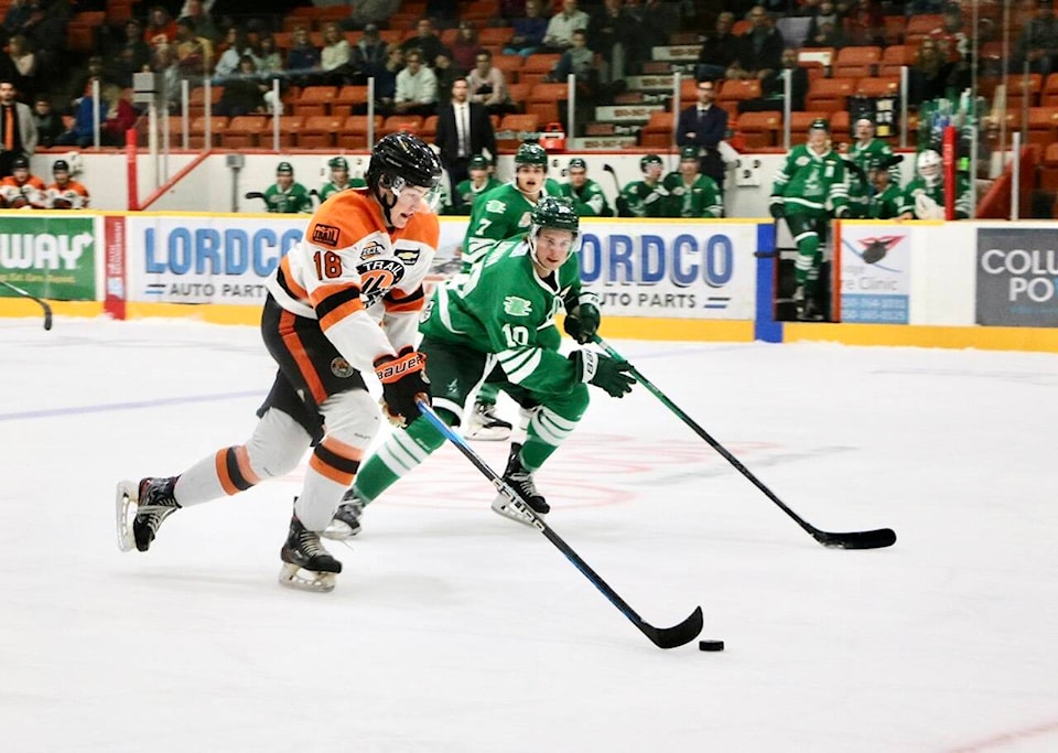 30571274_web1_221002-tdt-Smoke-eaters-g_2