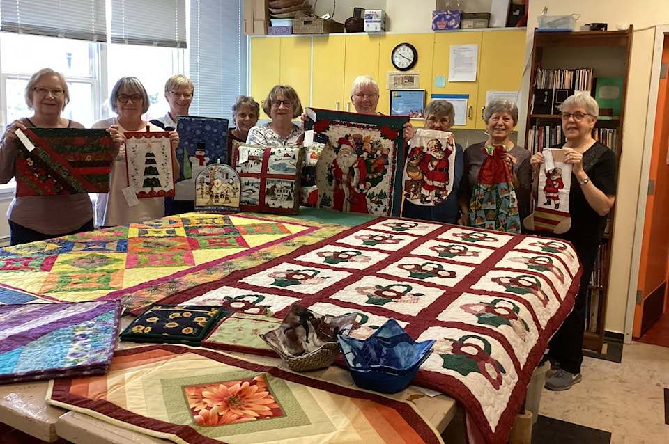 30809459_web1_221103-TDT-A-Quilters-Ladies_1