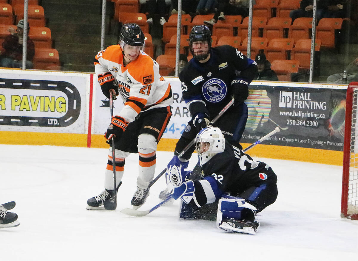 Wenatchee Wild goalie Andy Vlaha makes one of 40 saves against the Trail Smoke Eaters on Wednesday at the Cominco Arena. Photo: Jim Bailey