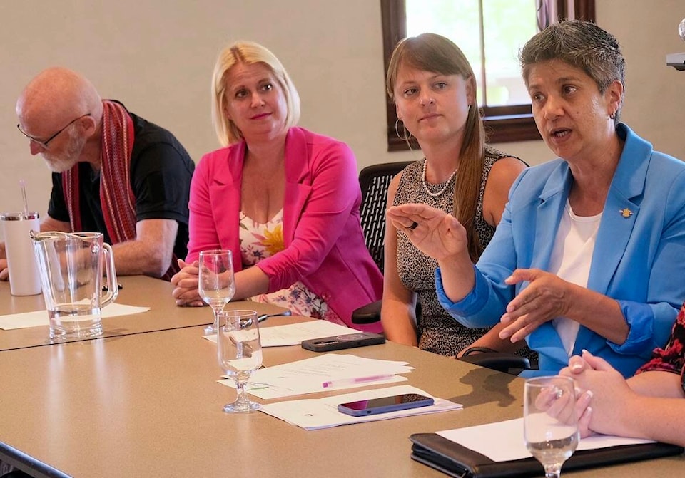 33474297_web1_230810-KWS-LisaBeare-minister_1