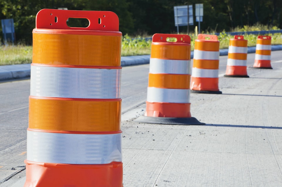 34026199_web1_trafficbarrels-KEN-210903-traffic_1