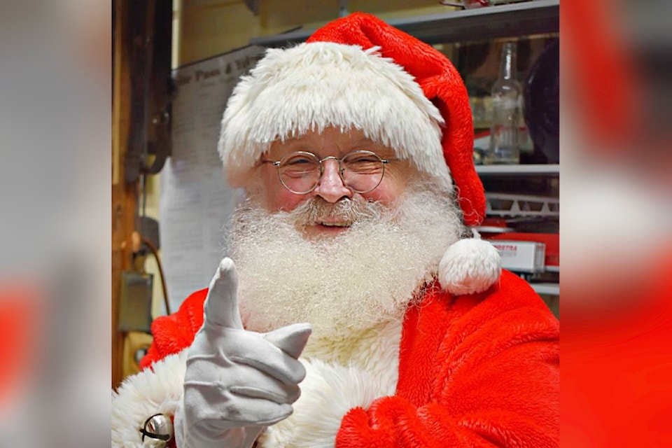 241203-tillicum-centre-santa