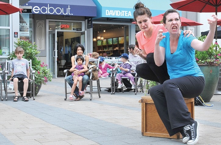 Street Theatre Performers at Uptown