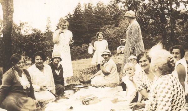 Lake Hill Women’s Institute picnic, 1920s (Saanich Archives 2001-001-001)
