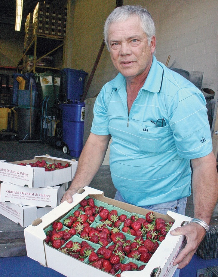 89317saanichSN-StrawberriesMustardSeedPjune2113