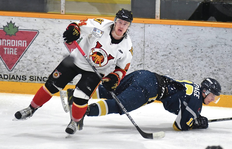 7798262_web1_VN-Cyclone-Taylor-Cup-6-P-Apr1316