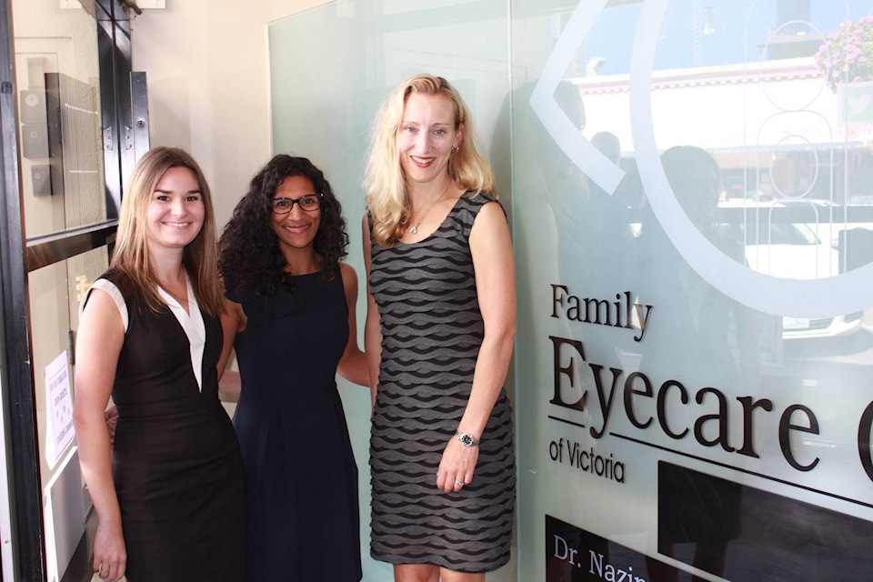 8732476_web1_170928-BPD-M-Family-Eyecare-team