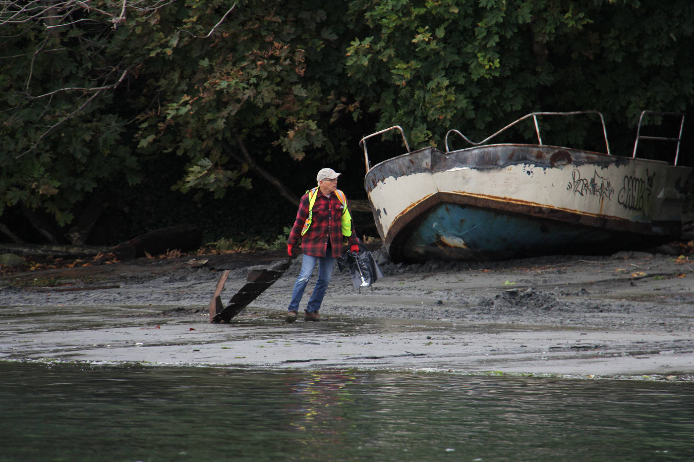 8932682_web1_171018-OBN-derelictboats_8