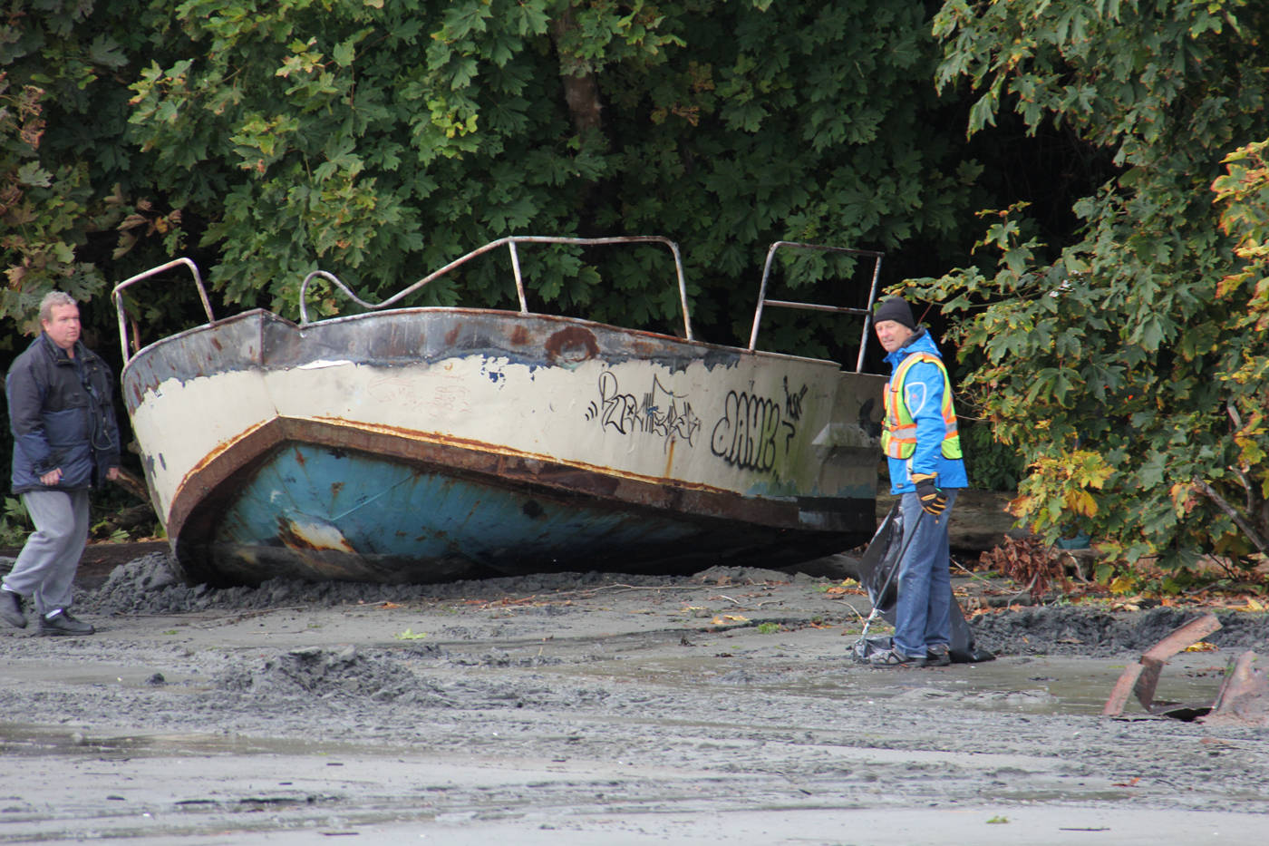 8932682_web1_171018-OBN-derelictboats_9