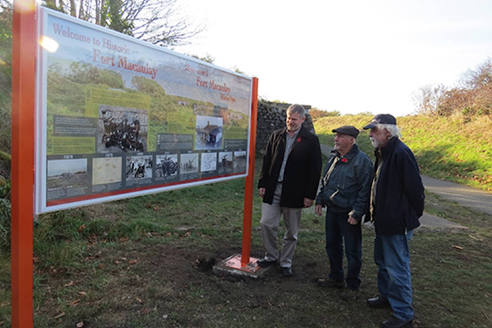 9283569_web1_VNE-FortMacaulaySignage