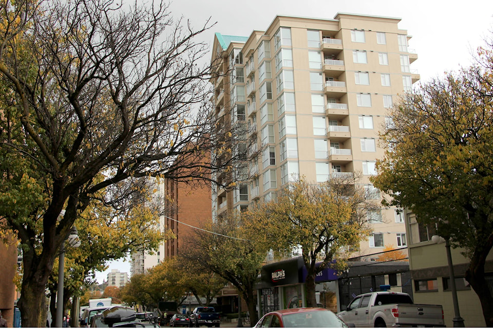 9518946_web1_171027-VNE-ShortTermRentalsDTCondo