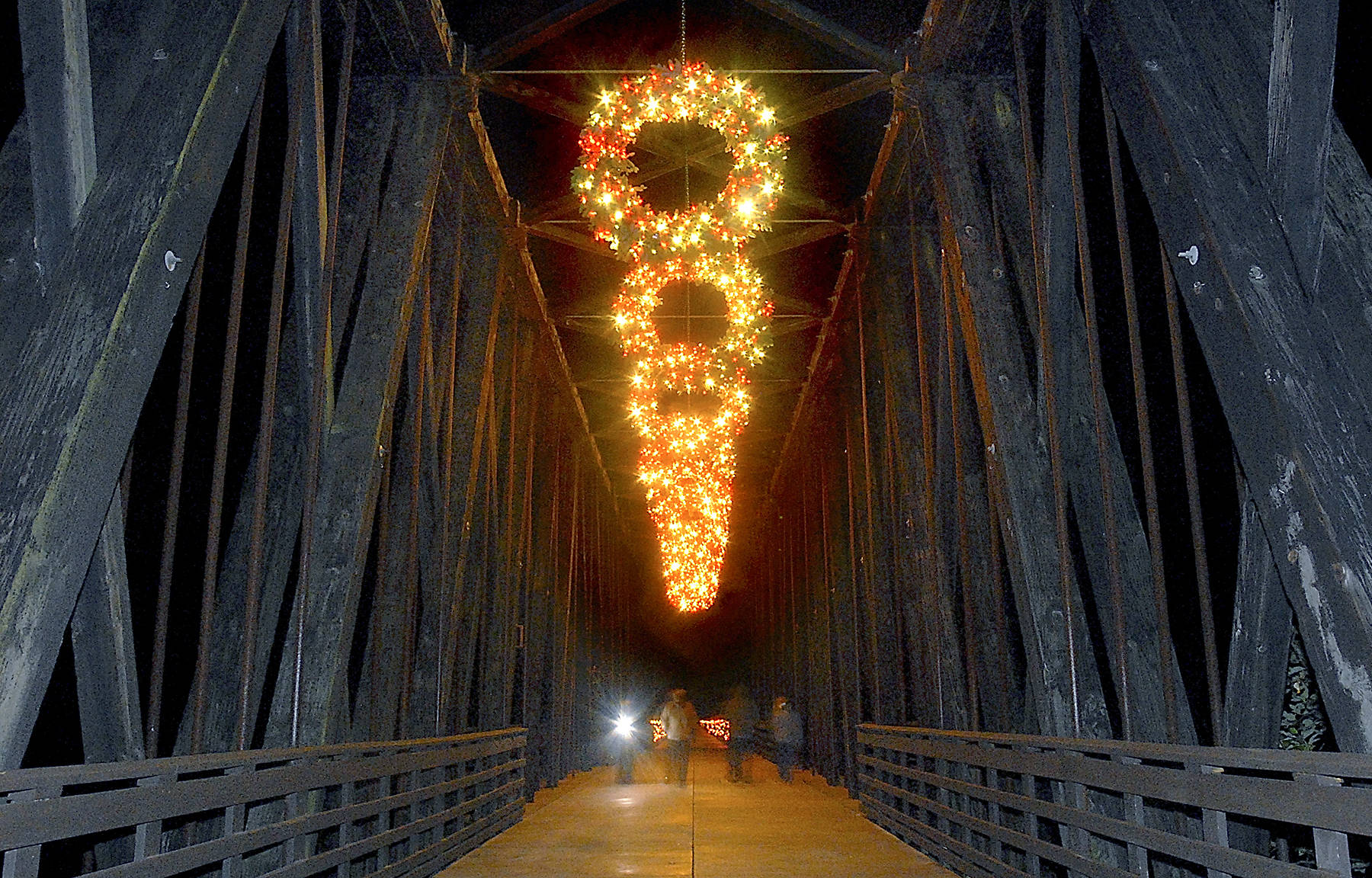 9921747_web1_171119-pdn-railroad-bridge-lights