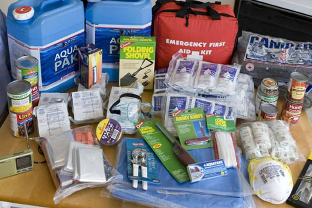 What to pack in an emergency preparedness kit for earthquakes