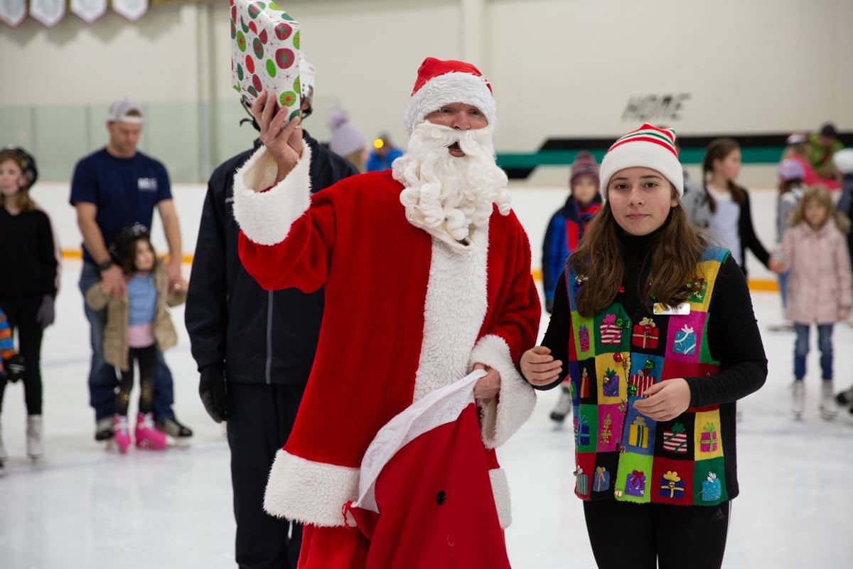 14817608_web1_181217-OBN-SkateWithSanta_5