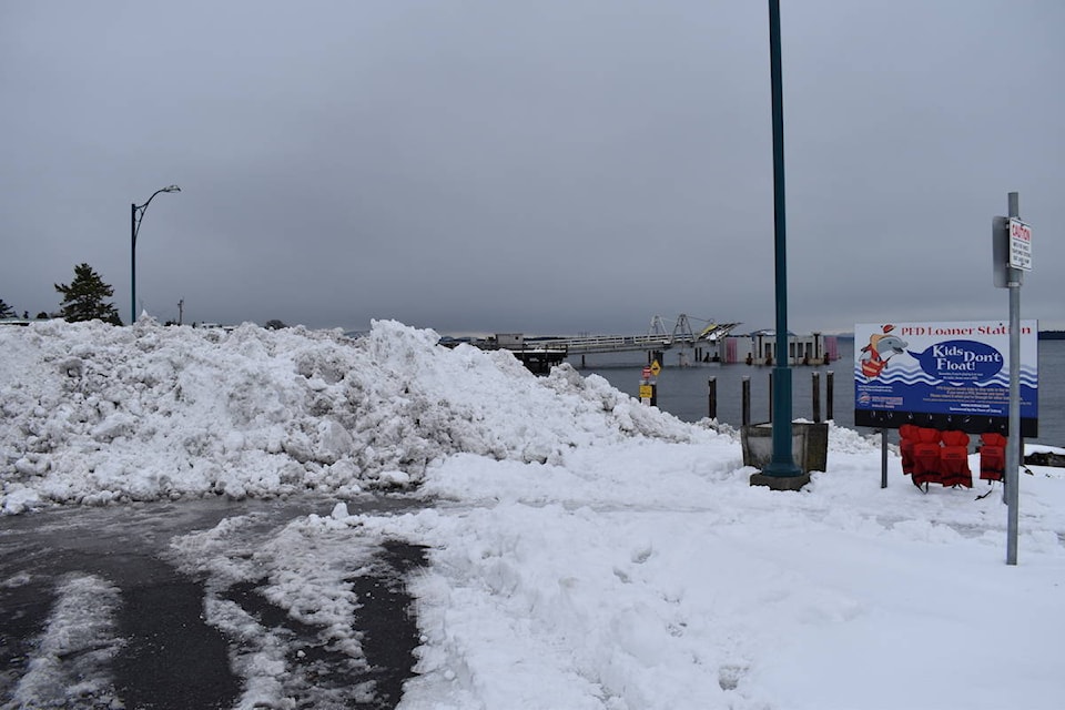 15562299_web1_190214-PNR-SidneySnowBlockingBoatRamp-1