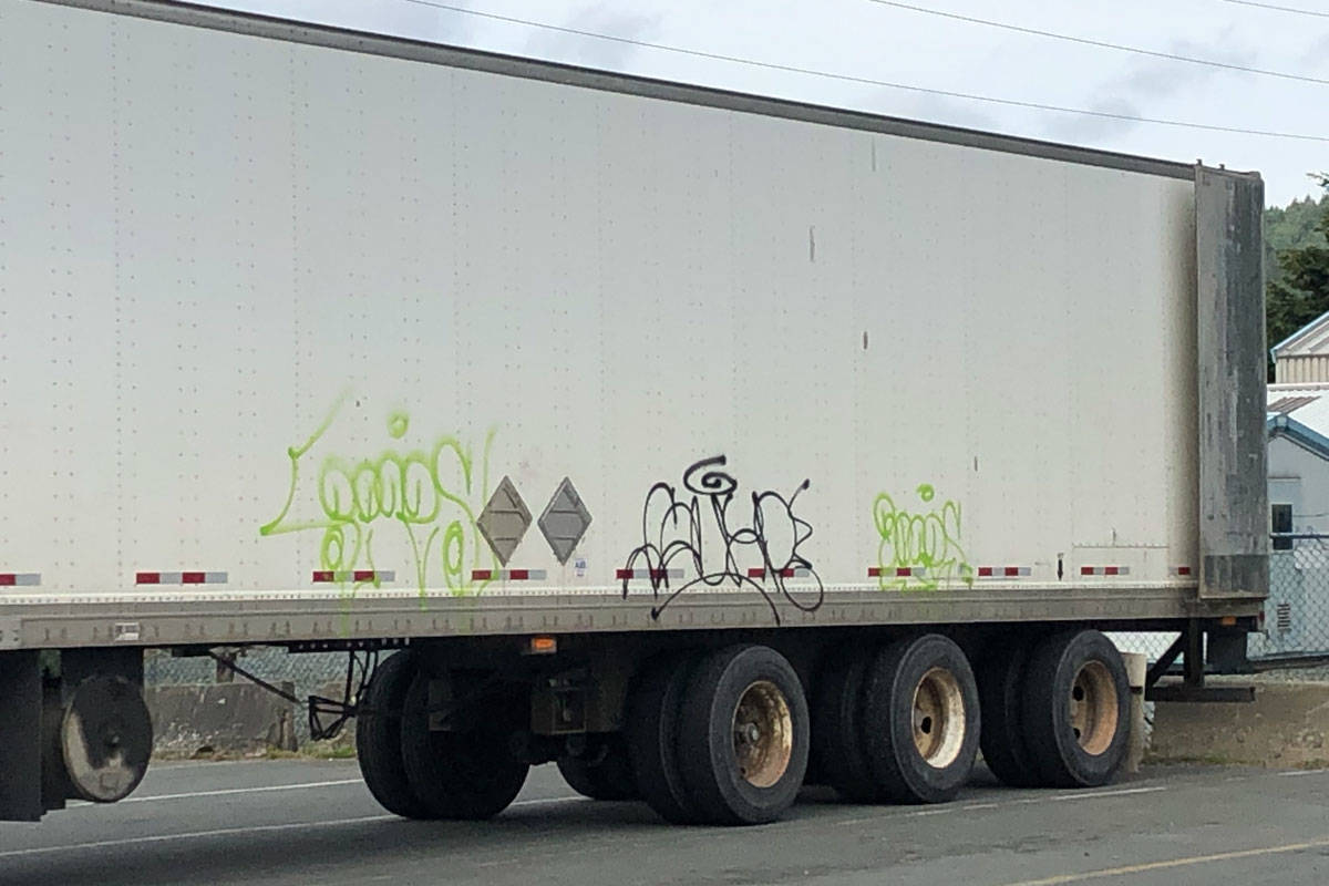 16963179_web1_GraffitiOnTrucks_6